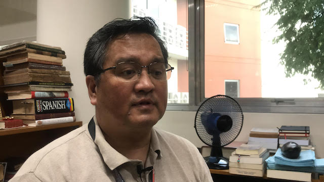 EXTRA MILE FOR HISTORY. Ateneo assistant professor of history Francis Navarro talks about the Pigafetta chronicles in his office. Photo by Pia Ranada/Rappler